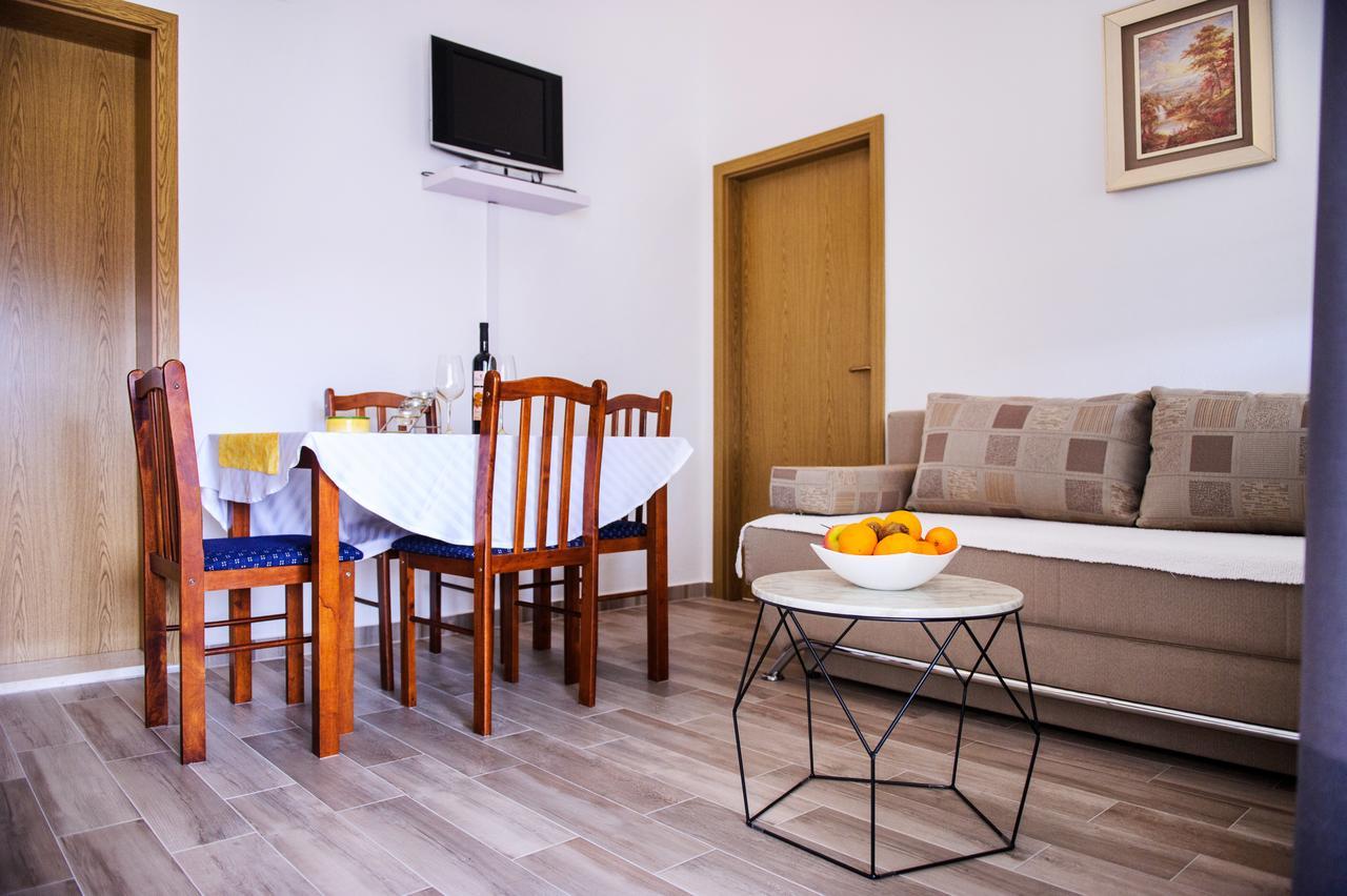 Apartments Mila Marina Exterior photo