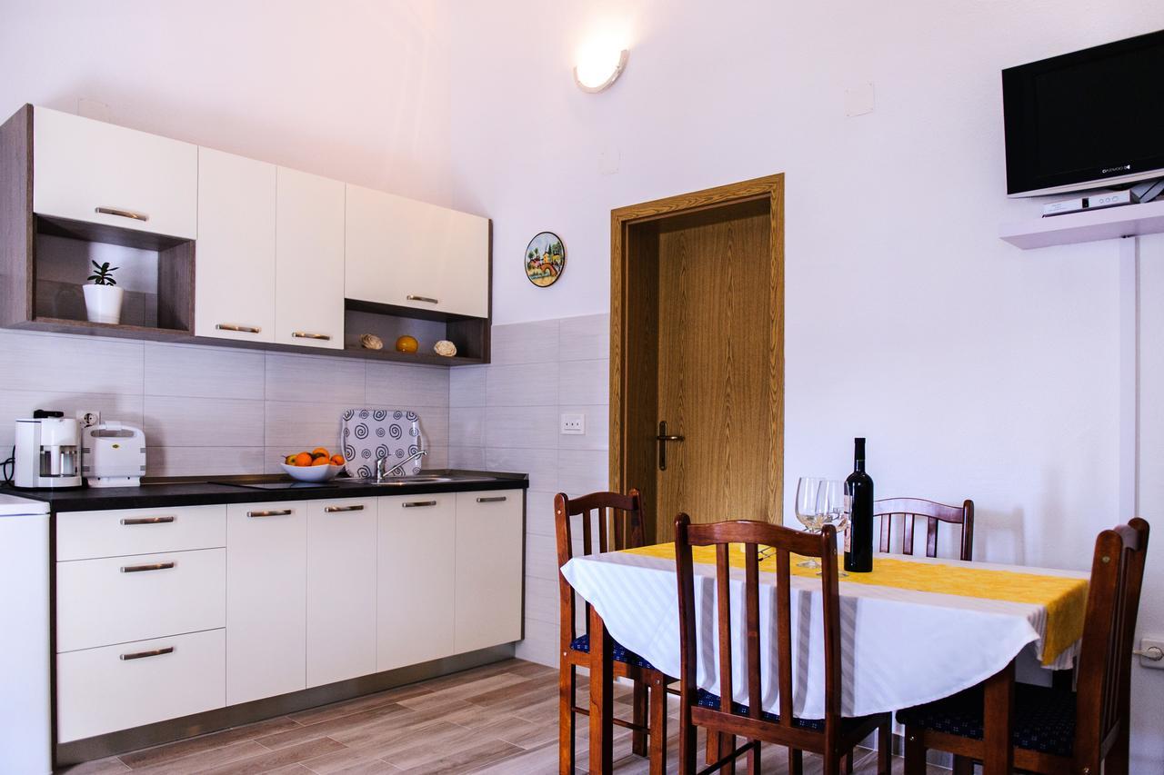 Apartments Mila Marina Exterior photo