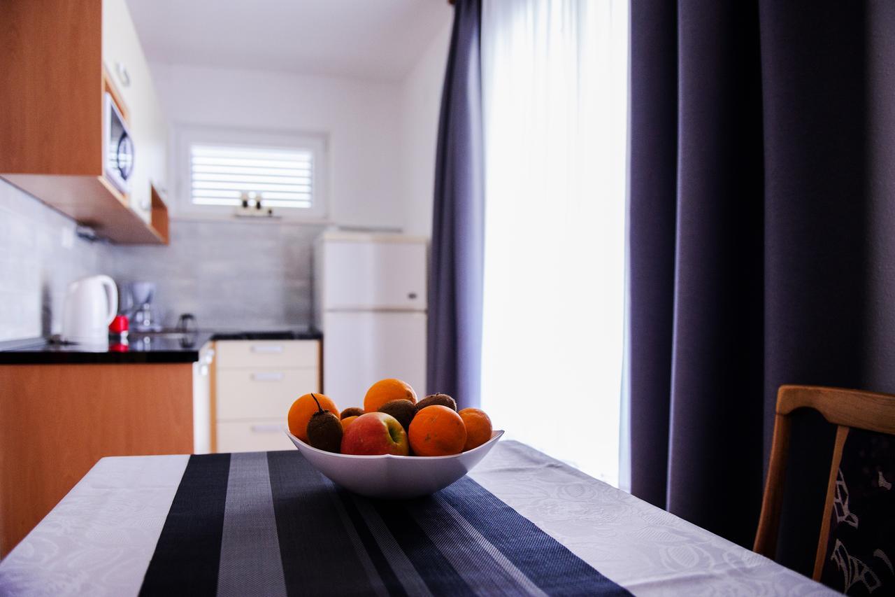 Apartments Mila Marina Exterior photo